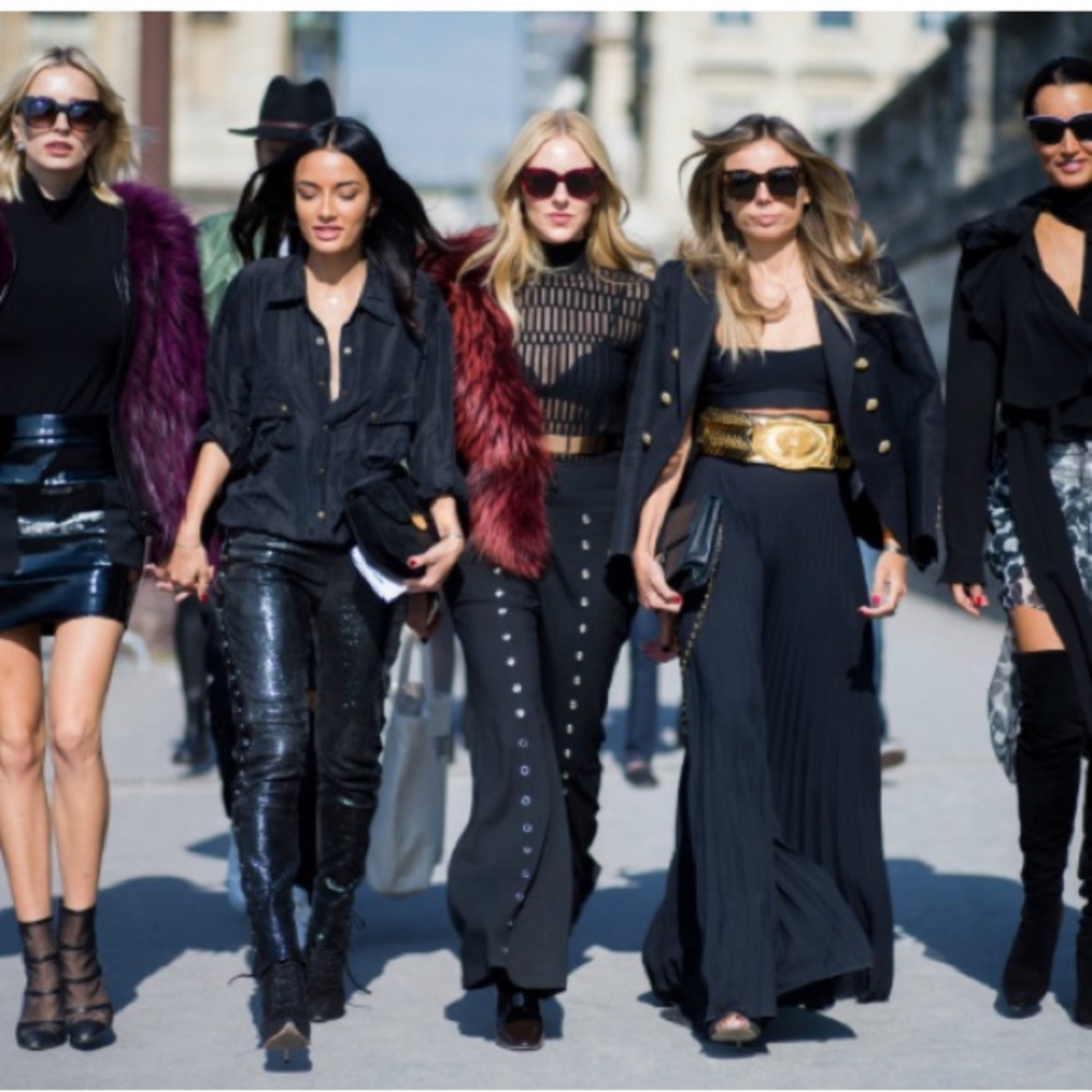 Hi! I'm Liz. 
Let's Posh...